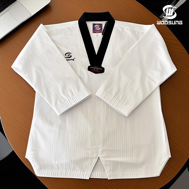 Taekwondo -uniform met gaas